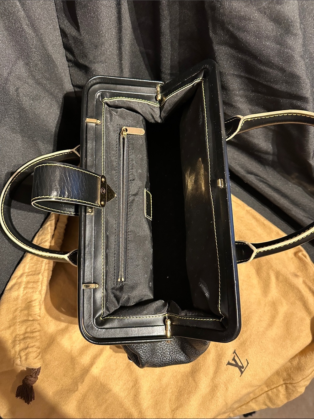 Louis Vuitton Suhali L'Ingenieux PM Black Leather Doctor Bag with Gold Hardware - Picture 8 of 12